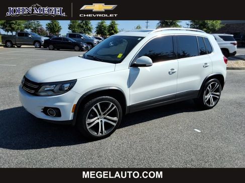 Used 2017 Volkswagen Tiguan SEL FWD image 1