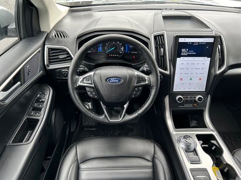 Used 2022 Ford Edge SEL image 2
