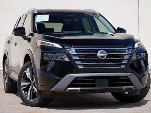 Used 2024 Nissan Rogue SL AWD/4WD image 2