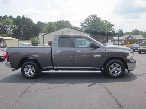Used 2017 RAM 1500 Classic SLT RWD image 5