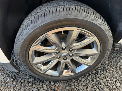 Used 2015 Chevrolet Tahoe LTZ RWD image 12