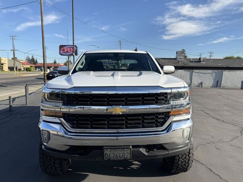 Used 2018 Chevrolet Silverado 1500 LT w/ LT Eassist Package AWD/4WD image 10