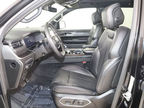 Used 2022 Jeep Wagoneer Series I w/ Premium Group I image 13