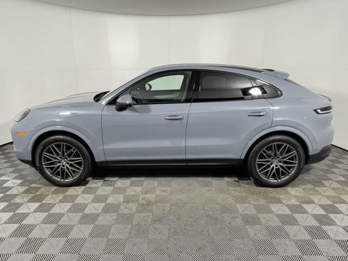 Used 2025 Porsche Cayenne Coupe AWD/4WD image 2