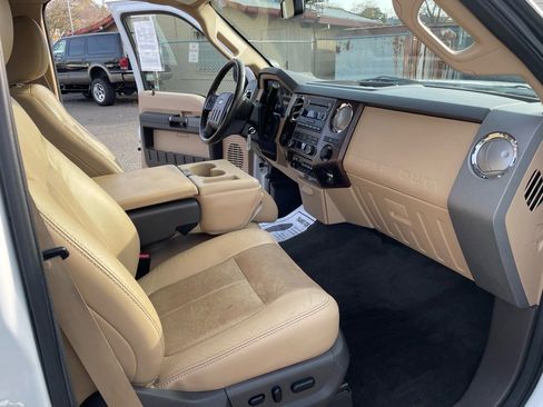 Used 2011 Ford F250 Lariat w/ Lariat Interior Pkg image 13