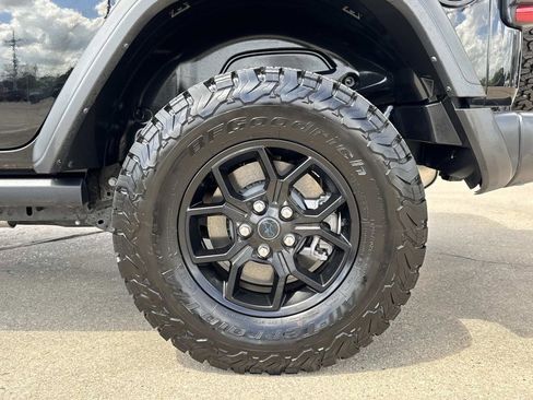 Used 2024 Jeep Wrangler Unlimited image 8