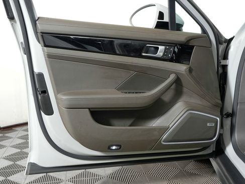 Certified 2022 Porsche Panamera 4 AWD/4WD image 18