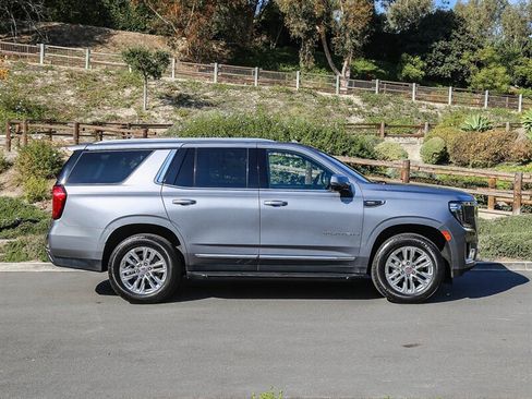 Used 2022 GMC Yukon SLT w/ SLT Premium Package image 7