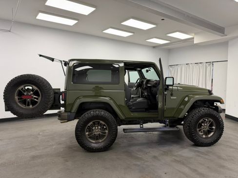 Used 2016 Jeep Wrangler Sahara AWD/4WD image 27