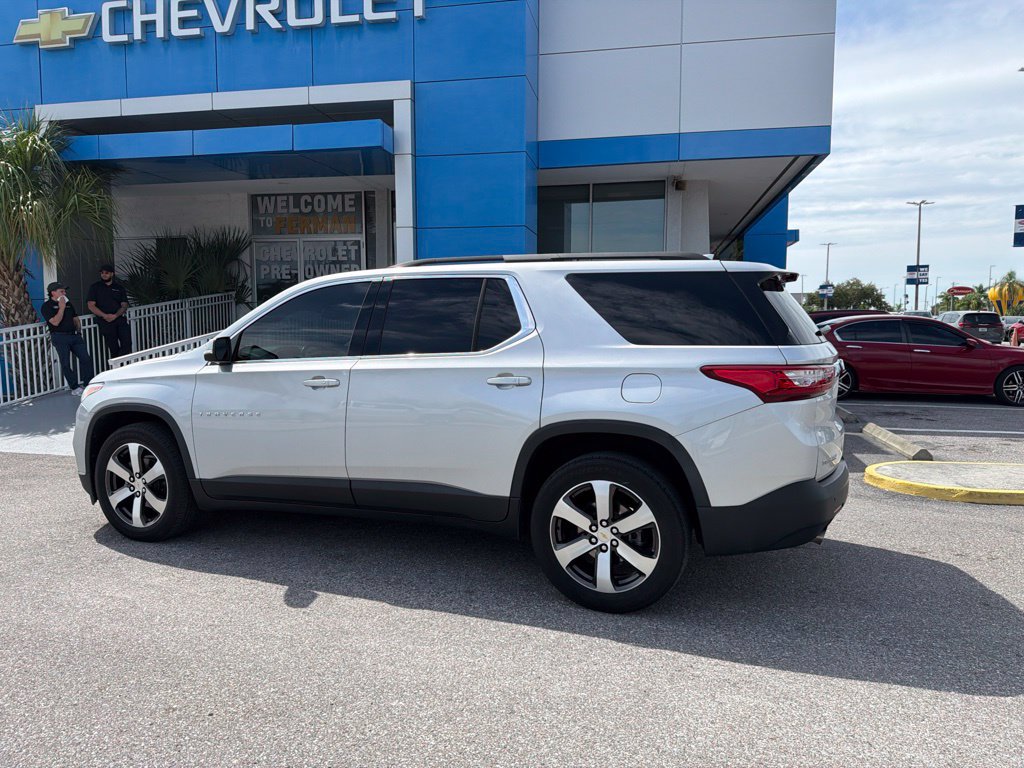 Used 2021 Chevrolet Traverse LT w/ LT Premium Package FWD image 5