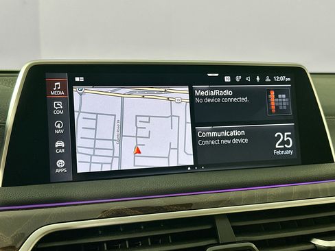 Used 2022 BMW 740i w/ Interior Design Package image 15