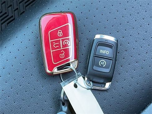 Used 2022 Volkswagen Atlas SE image 30