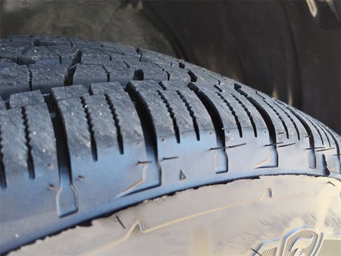 Used 2014 Toyota Highlander LE image 19