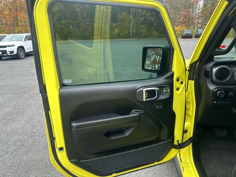 Used 2023 Jeep Wrangler Unlimited w/ Cold Weather Group image 19