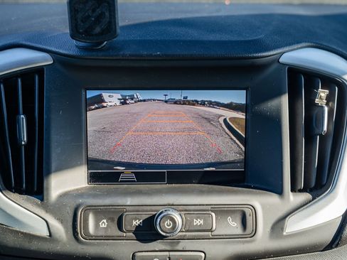 Used 2024 GMC Terrain SLE w/ Driver Convenience Package image 30