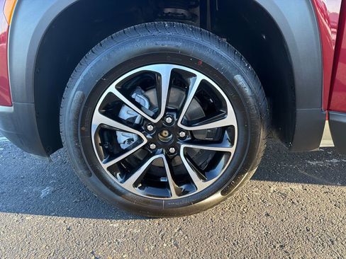 Used 2025 Chevrolet TrailBlazer LT AWD/4WD image 25