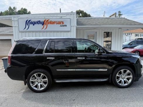 Used 2015 Cadillac Escalade Luxury AWD/4WD image 2