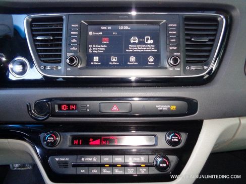 Used 2017 Kia Sedona EX image 12