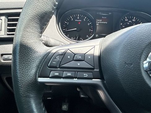 Used 2017 Nissan Rogue SV FWD image 23