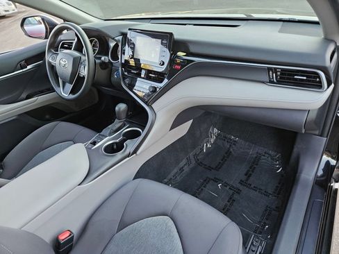 Used 2022 Toyota Camry LE image 19