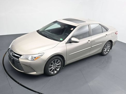 Used 2017 Toyota Camry XLE w/ Moonroof Package FWD image 12