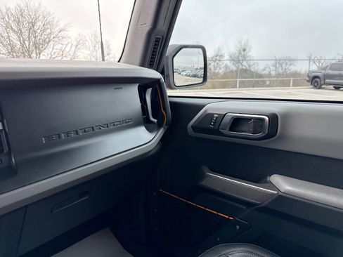 Used 2023 Ford Bronco Badlands image 16