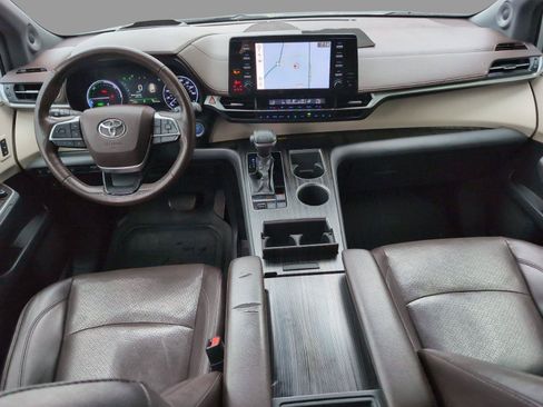 Used 2021 Toyota Sienna Platinum FWD image 29