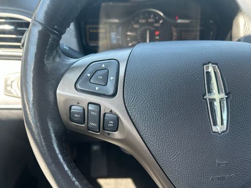 Used 2012 Lincoln MKX AWD image 15