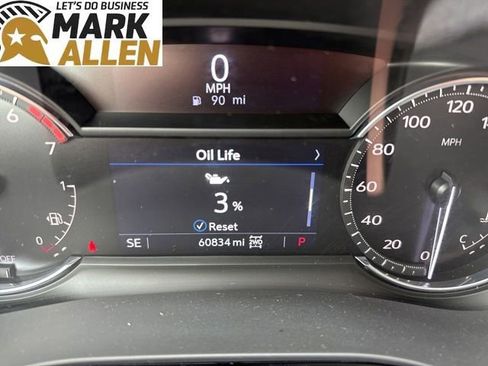 Used 2022 Cadillac XT5 Premium Luxury w/ LPO, Floor Liner Package AWD/4WD image 8
