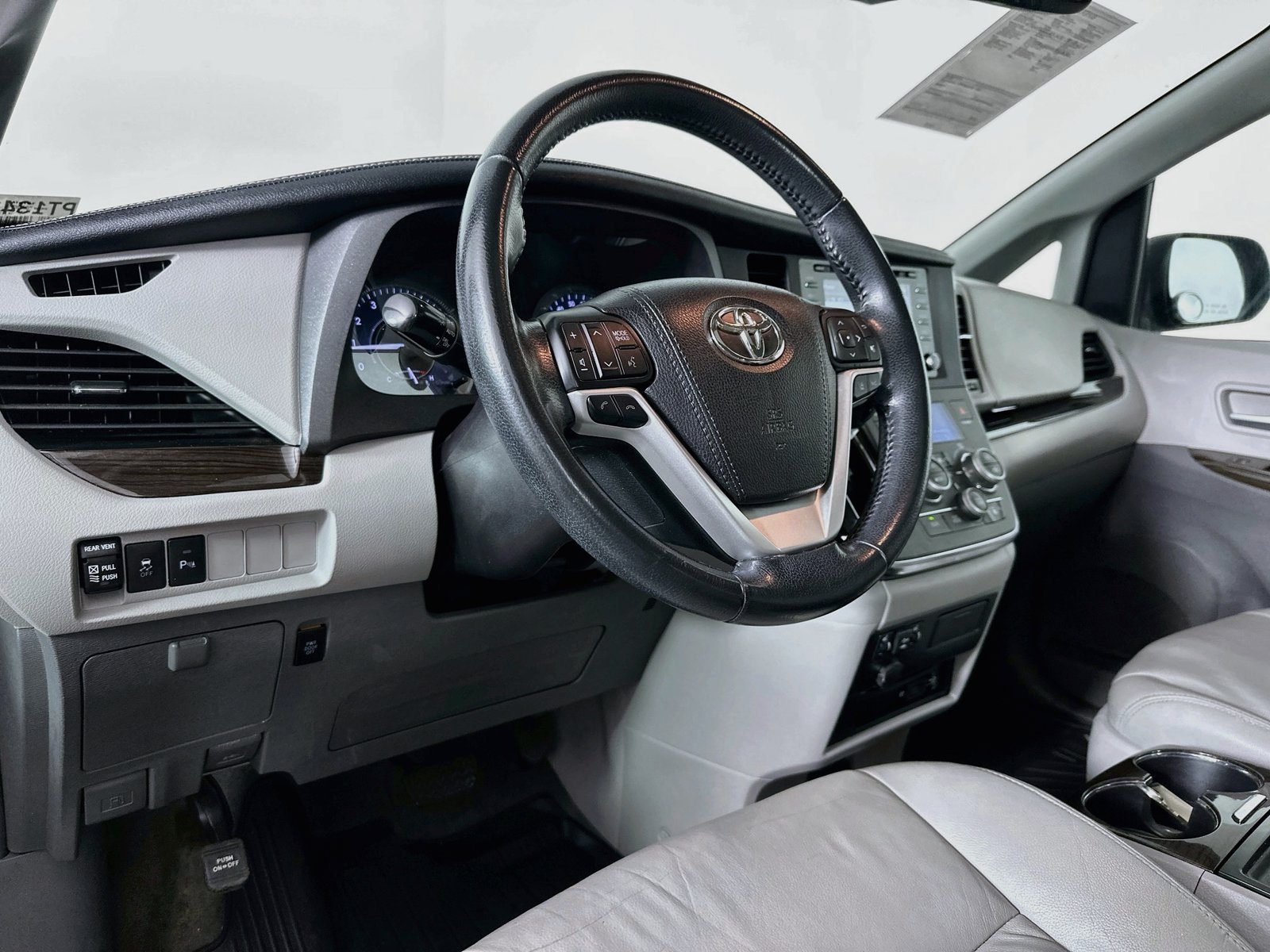 Used 2018 Toyota Sienna XLE Premium AWD/4WD image 9