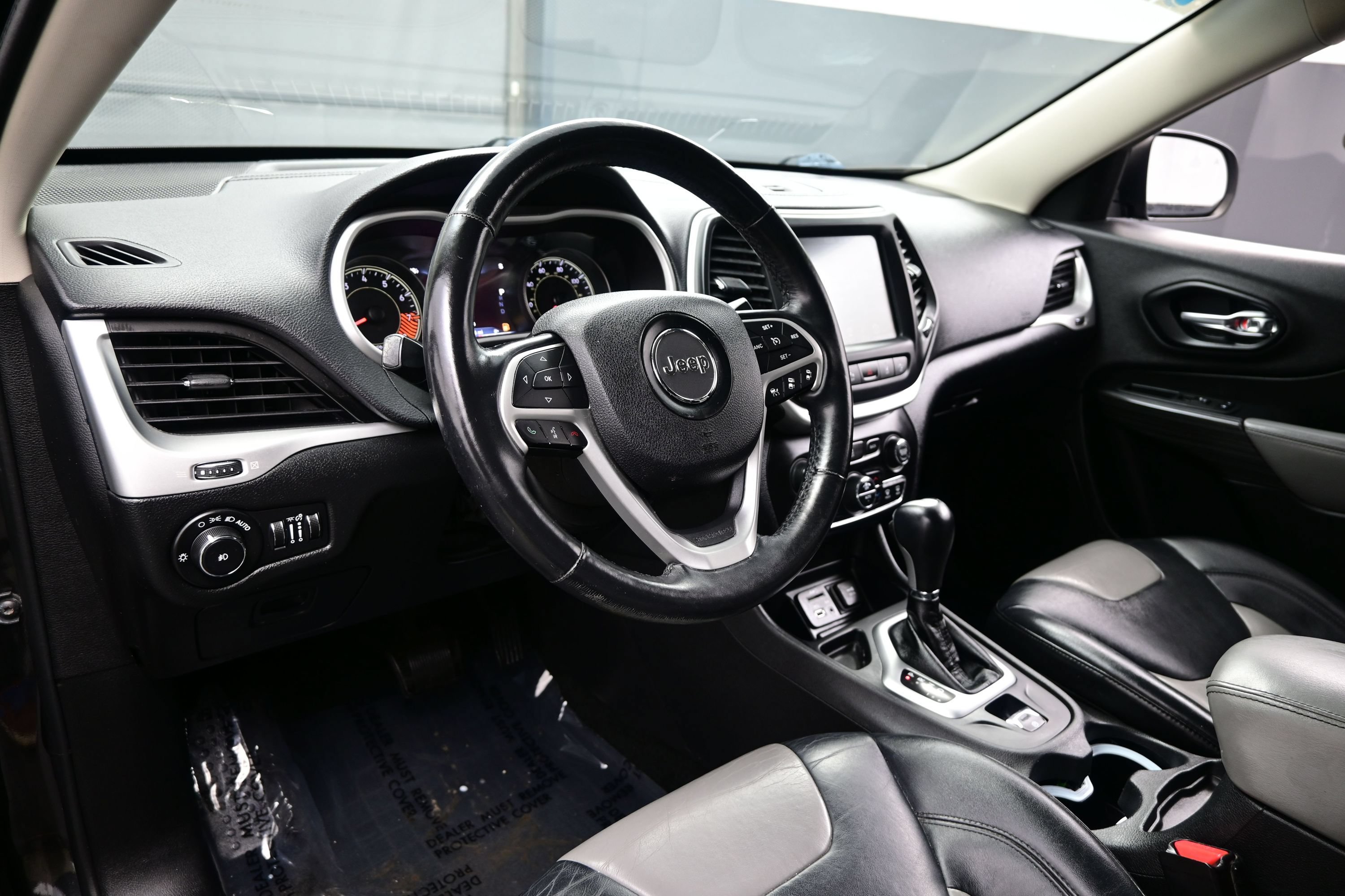 Used 2014 Jeep Cherokee Limited w/ Technology Group FWD image 13