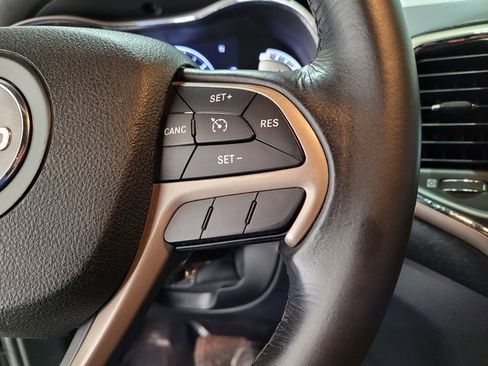 Used 2016 Jeep Grand Cherokee Laredo image 28