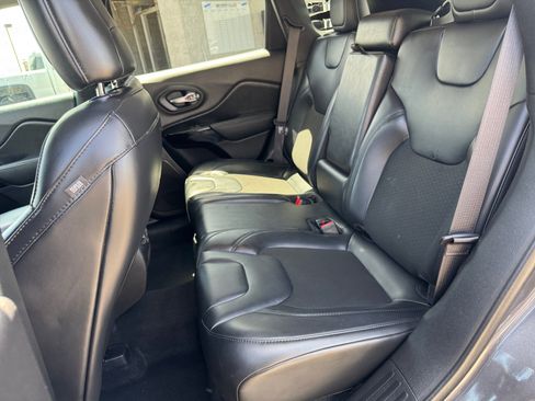 Used 2020 Jeep Cherokee Latitude Plus FWD image 26