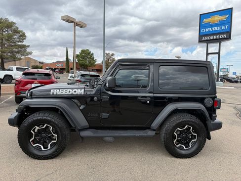 Used 2022 Jeep Wrangler Sport AWD/4WD image 9