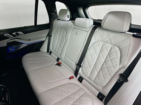 Used 2024 BMW X5 M60i w/ Executive Package image 23
