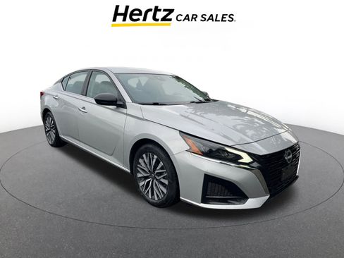 Used 2024 Nissan Altima 2.5 SV image 1