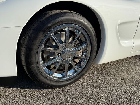 Used 2004 Chevrolet Corvette Convertible w/ Preferred Equipment Group image 10