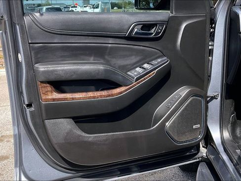 Used 2018 Chevrolet Suburban LT RWD image 17