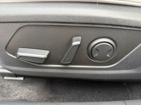 Used 2024 Hyundai Elantra Limited FWD image 13
