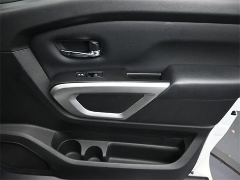 Used 2024 Nissan Titan SV w/ SV Convenience Package image 28