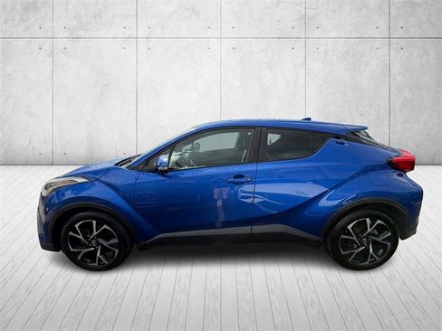 Used 2018 Toyota C-HR XLE image 2