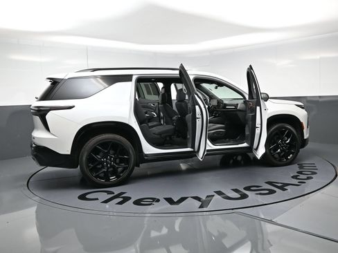 Used 2025 Chevrolet Traverse RS w/ LPO, Floor Liner Package FWD image 26