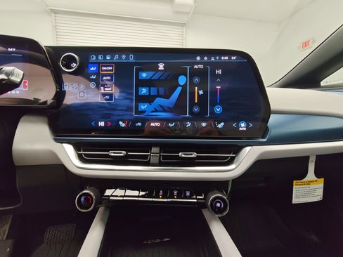 New 2026 Chevrolet Equinox EV LT image 36