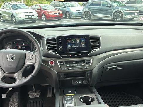 Used 2025 Honda Passport TrailSport image 12