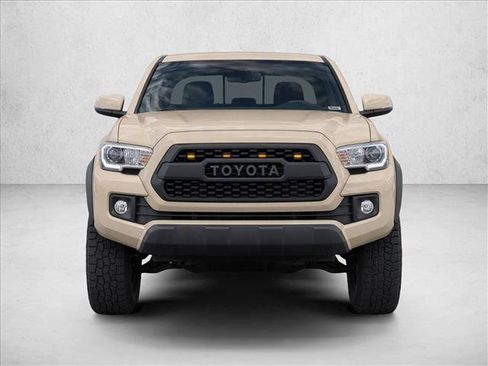 Used 2017 Toyota Tacoma TRD Off-Road AWD/4WD image 10