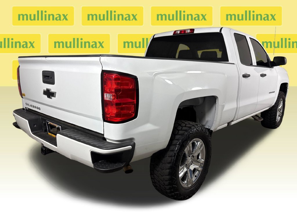 Used 2018 Chevrolet Silverado 1500 Custom w/ Custom Convenience Package RWD image 4