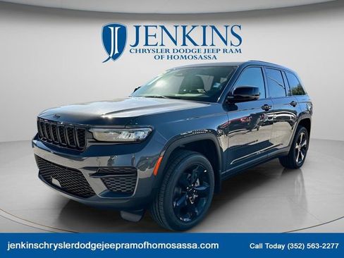 New 2025 Jeep Grand Cherokee Altitude AWD/4WD image 5