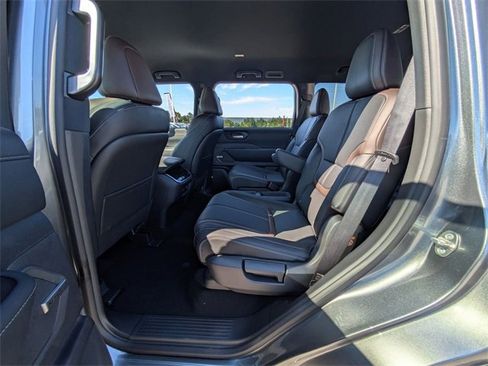New 2025 Nissan Armada SL w/ Captain's Chari Seat Package image 27