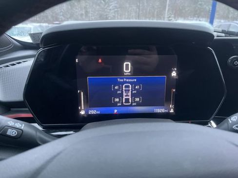 Used 2024 Chevrolet Trax RS w/ Sunroof Package image 12