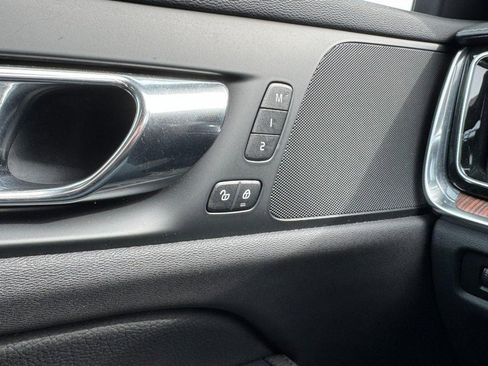 Used 2020 Volvo V60 T5 Cross Country w/ Cross Country Pro Package image 17